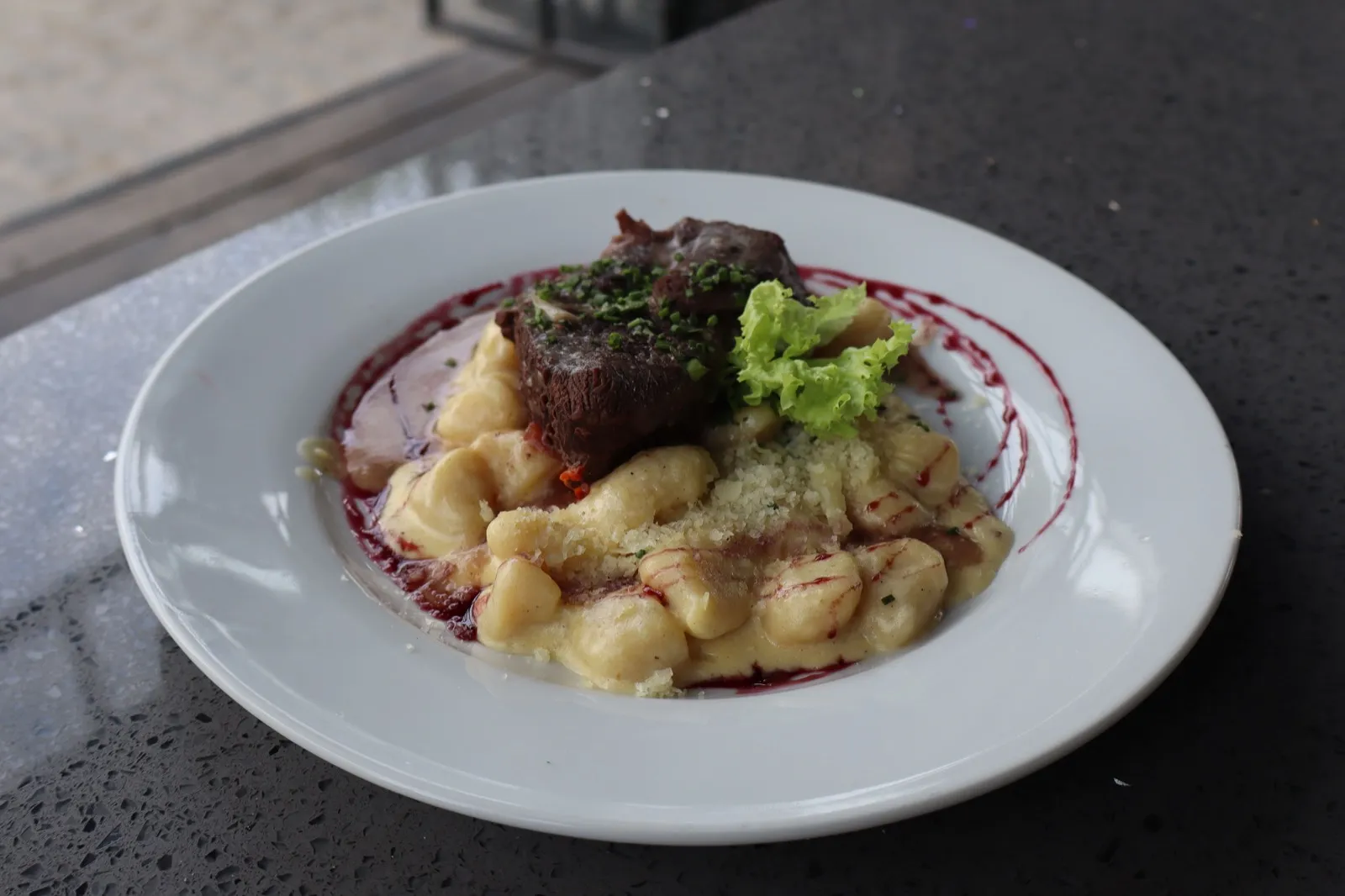 Ñoquis de papa caseros con carne mechada